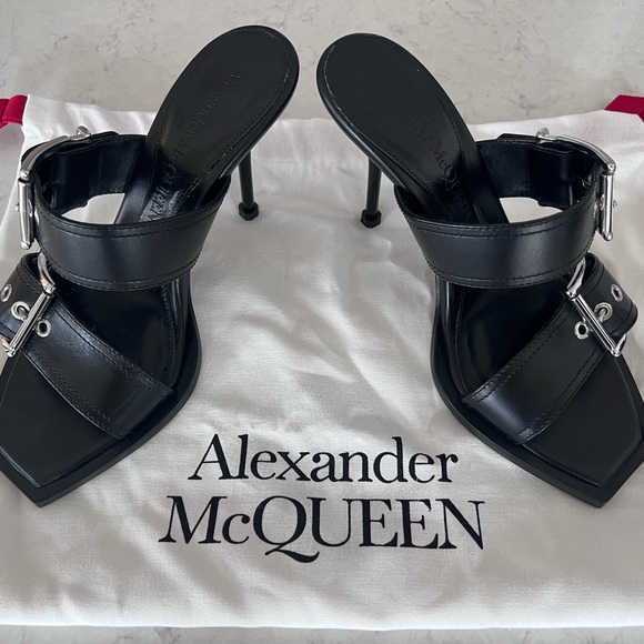 Alexander Mcqueen buckles sandals - Picture 3 of 5